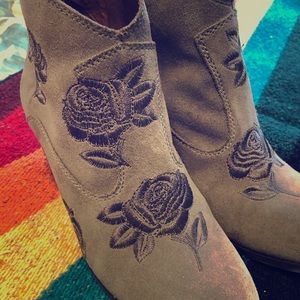 Lucky booties, size 7